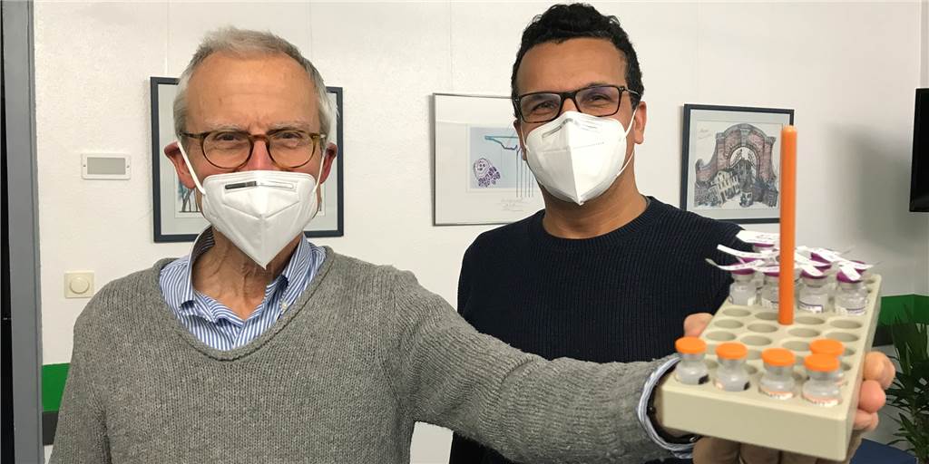 Nur 9 von 220 Impfterminen vergeben – Arzt glaubt an positiven Grund Dr. Nikolaus Balbach und Dr. Khalil Malyar glauben, dass die Nachfrage nach Impfungen zurzeit so gering ist, weil ein Großteil schon geimpft ist.