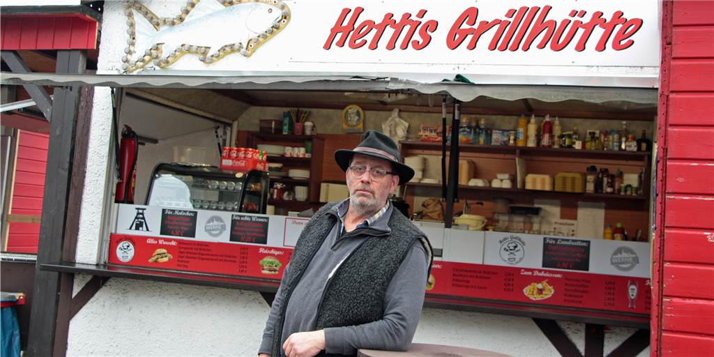 Ende einer Imbiss-Institution: Hetti‘s Grillhütte muss nach 12 Jahren schließen Aus für Hetti’s Grillhütte: Ralf Närdemann ist traurig, dass er nach 12 Jahren aufhören muss. Denn sein Standort am Hagebaumarkt in Werne wird nun anders genutzt.