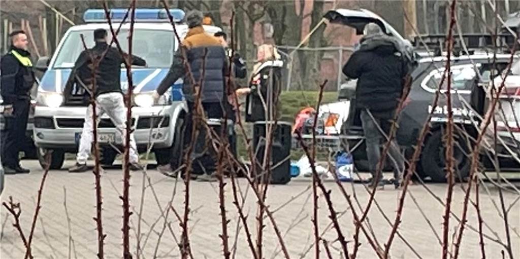 Polizei bremst Autokorso-Koordinator vor geplanter Kundgebung aus Einige wenige Autokoros-Teilnehmer trafen sich zunächst am Europaplatz und fuhren dann weiter ins Lippetal.