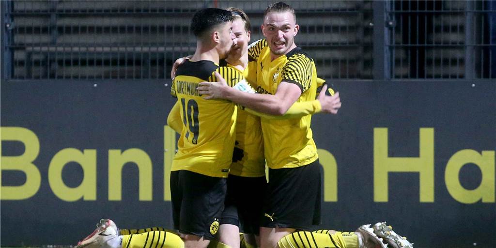 Meisterschaft, DFB-Pokal, Youth League: Trainer Tullberg führt BVB-U19 zu Höchstleistungen Meisterschaft, DFB-Pokal, Youth League: Trainer Tullberg führt BVB-U19 zu Höchstleistungen