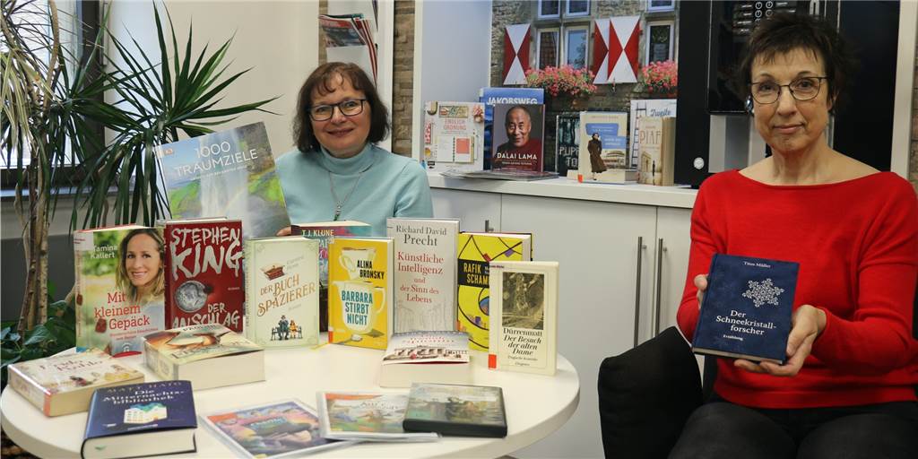 Humorvoll, blutrünstig, nachdenklich: Expertinnen geben Buchtipps für Weihnachten Krimi, Ratgeber, Roman oder Bildband: Marion Gloger (l.) und Gerlinde Schürkmann aus der Stadtbücherei Werne geben ihre persönlichen Lese-Tipps zu Weihnachten und kennen noch ein praktisches Last-Minute-Geschenk.