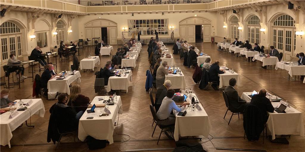 Der Rat der Stadt tagte im großen Saal des Freischütz, um Abstandregeln besser einhalten zu können.