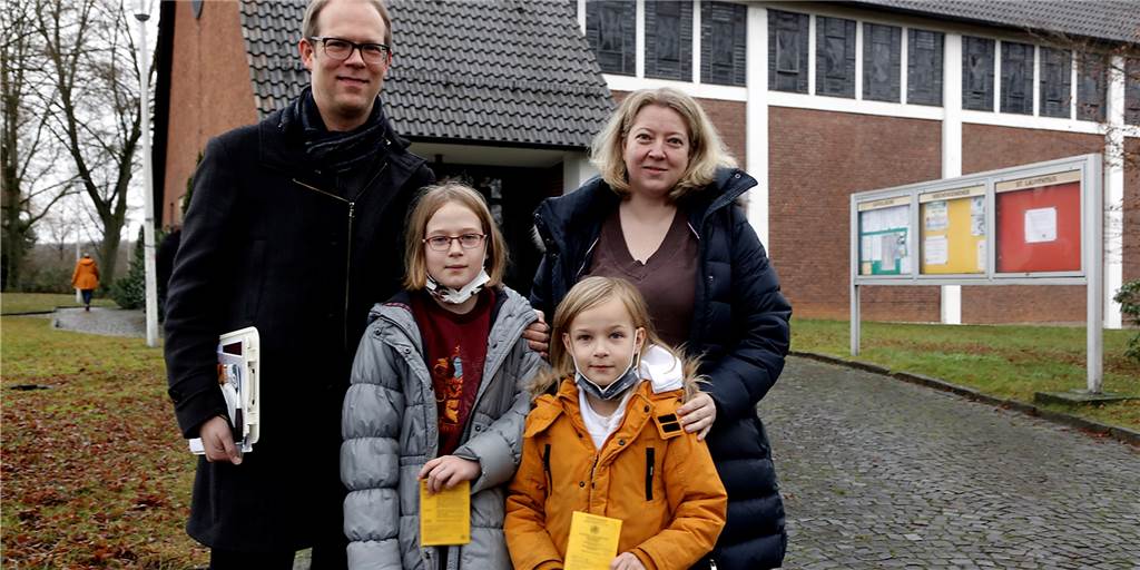 Kinderimpfung St. Laurentius: „Zum Schutz für unsere Töchter und für uns“ Geschafft: Dr. Alexander und Christina Paasche haben ihre Töchter Anna (6) und Emma (9) in St.Laurentius impfen lassen.