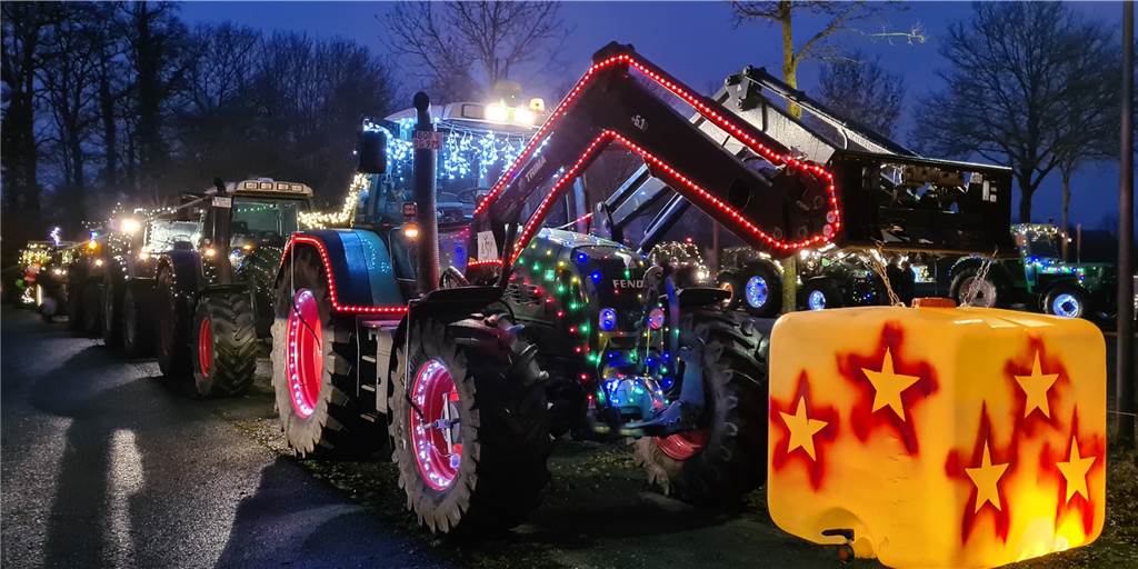 Zauberhafte Trecker-Lichterfahrt zieht Zuschauer in ihren Bann Die Trecker-Lichterfahrt am frühen Samstagabend (18. Dezember) durch Vreden und die Dörfer zog die zahlreichen Zuschauer in ihren Bann.