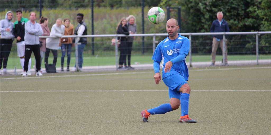 Gambino nach Karriereende: „Der Körper hat sich gemeldet und gesagt: Es reicht!“ Ex-Profi Salvatore Gambino spielte zuletzt für den Königsborner SV in der Bezirksliga 8, konzentriert sich nun aber auf seine Trainertätigkeit in der Landesliga.