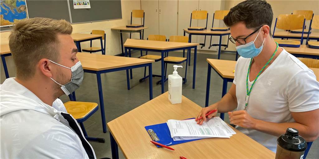 Corona-Virus: Erstmals besorgniserregende Omikron-Variante in Werne bestätigt Zum ersten Mal wurde die Omikron-Virusvariante in Werne nachgewiesen. Um sich vor dem Coronavirus zu schützen, sollte man sich impfen lassen, wie hier bei einer Aktion am Berufskolleg.