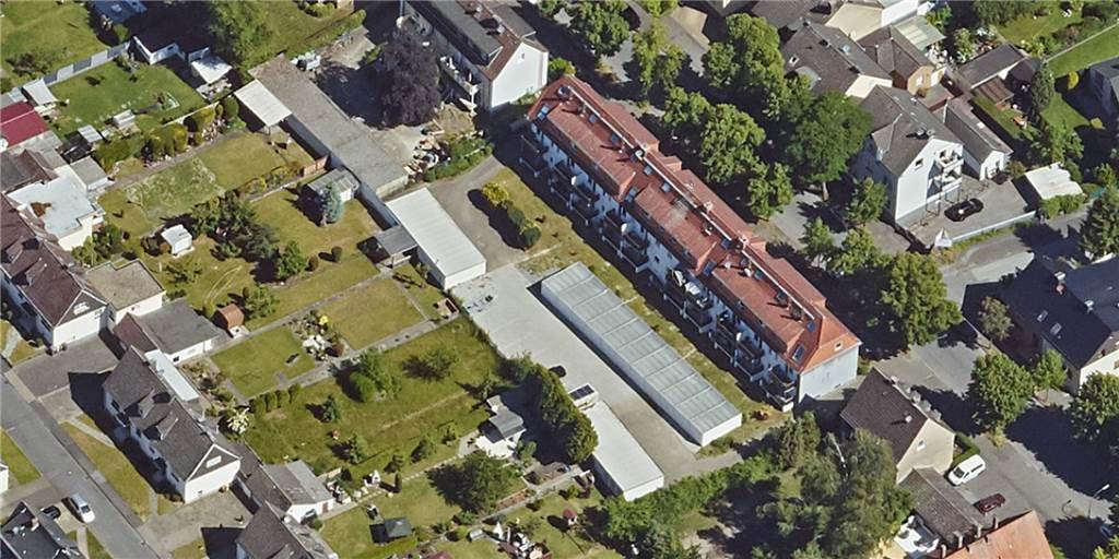 Für je 2,3 Millionen Euro: Zwei Häuserkomplexe in Castrop-Rauxel zu haben An der Bladenhorster Straße werden fünf zusammenhängende Mietshäuser als Wertanlage angeboten.