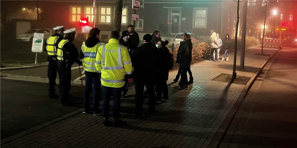 Trotz Verbots: Gegner der Corona-Maßnahmen trafen sich am Lüner Rathaus