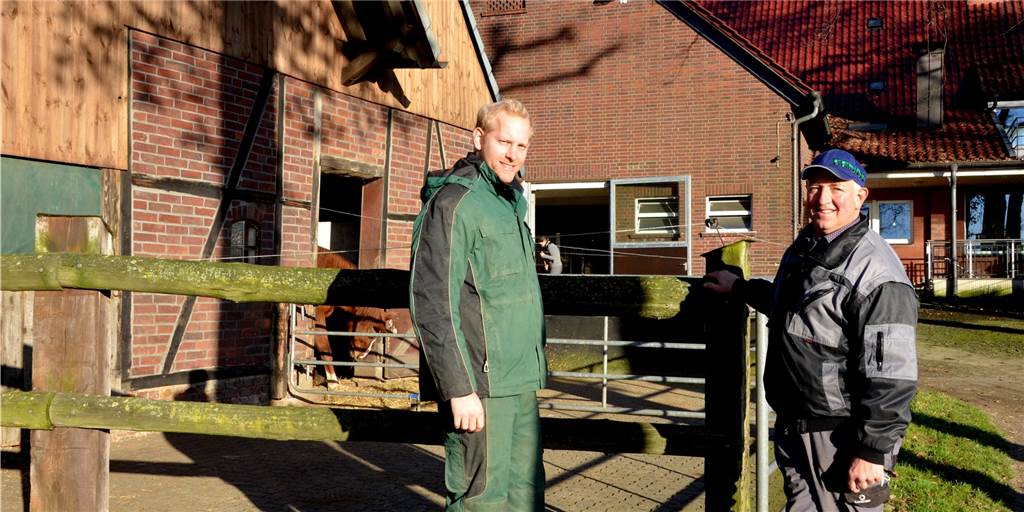 Nächste Generation: Sohn Mathias übernimmt Hof Koch in Haltern Hof Koch geht in die nächste Generation: Sohn Mathias (l.) hat im Sommer den Hof seines Vaters Hermann übernommen.