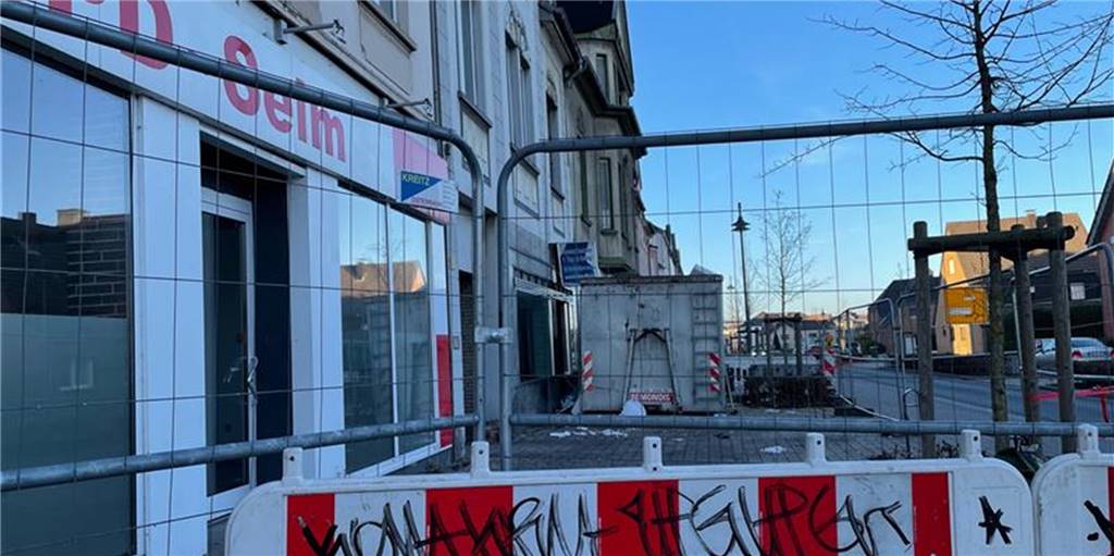 Vorbereitung auf Abriss: Acht Häuser auf der Kreisstraße in Selm stehen jetzt leer