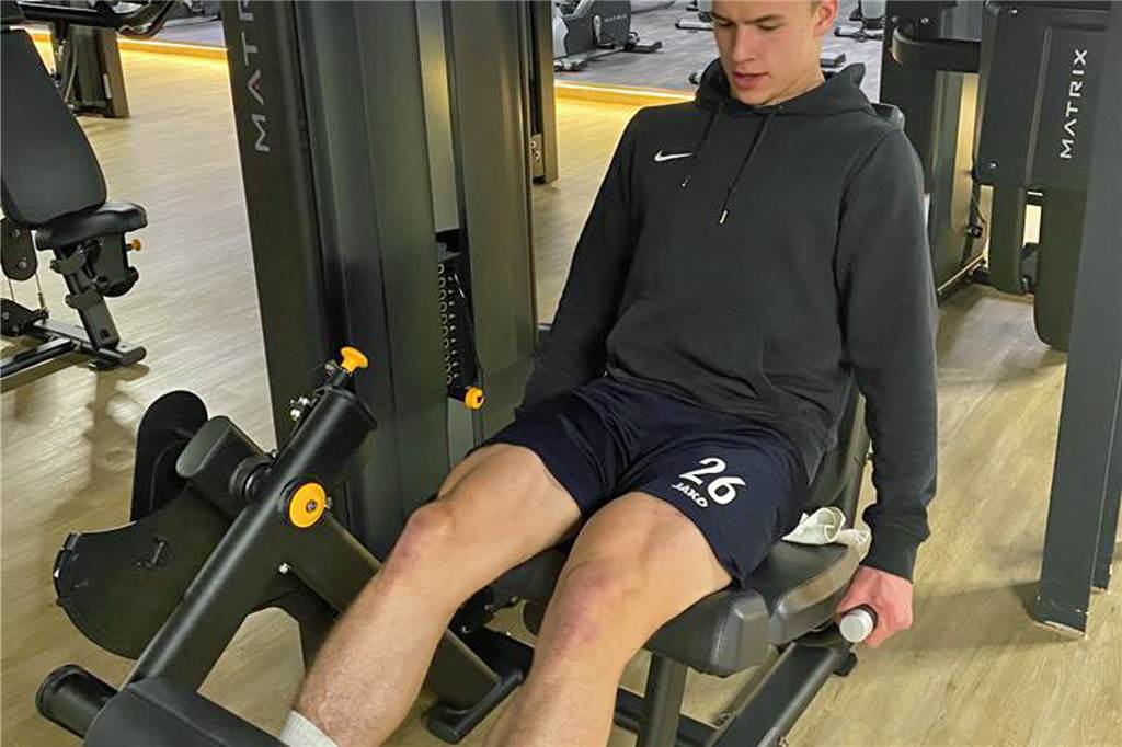 Die Fitness in Person: Was ein Vredener Oberliga-Kicker dafür tut Felix Mensing beim Training für die Oberschenkelmuskulatur