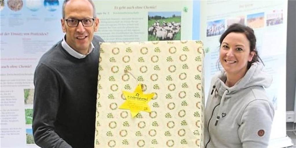 Aktion „Sterntaler“ macht über 100 Bedürftige an Heiligabend glücklich Kerstin Schulten und Arnold Terliesner von der Bürgerstiftung sind froh, wie gut die Aktion "Sterntaler" diese Jahr funktioniert hat (hier ein Foto aus 2020).