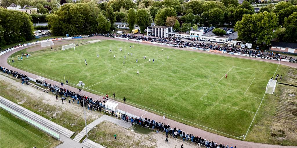 Platz 6: Er wollte unbedingt nach Haltern wechseln - und dann schnell wieder gehen Viel trainieren konnte ein Sommer-Neuzugang des TuS Haltern nicht auf dem Grün in der Stauseekampfbahn.