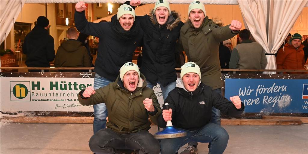 Team „Pfeffiliebe“ gewinnt Eisstockmasters bei der ersten Teilnahme Team „Pfeffiliebe“ gewinnt Eisstockmasters bei der ersten Teilnahme