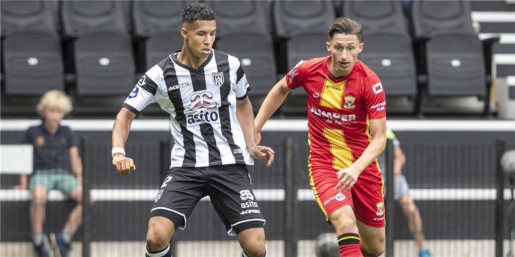 Elmin Heric wechselt von niederländischem Erstligisten zu Bövinghausen: „Hat Konzept gefallen“ Elmin Heric (r.) in einem Testspiel mit den Profis der Go Ahead Eagles gegen Heracles Almelo.