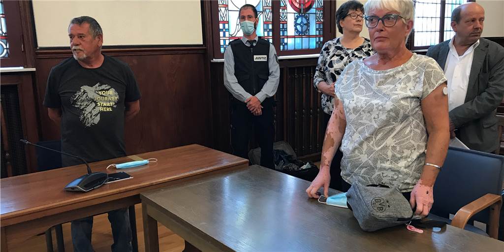 Flüchtiger Mörder gefasst: „Jetzt darf er jeden Tag daran denken“ "Your journey starts here": Deine Reise beginnt hier, steht auf dem T-Shirt, das Joachim Schalla im Prozess gegen den Mörder seiner Tochter Nicole getragen hat.