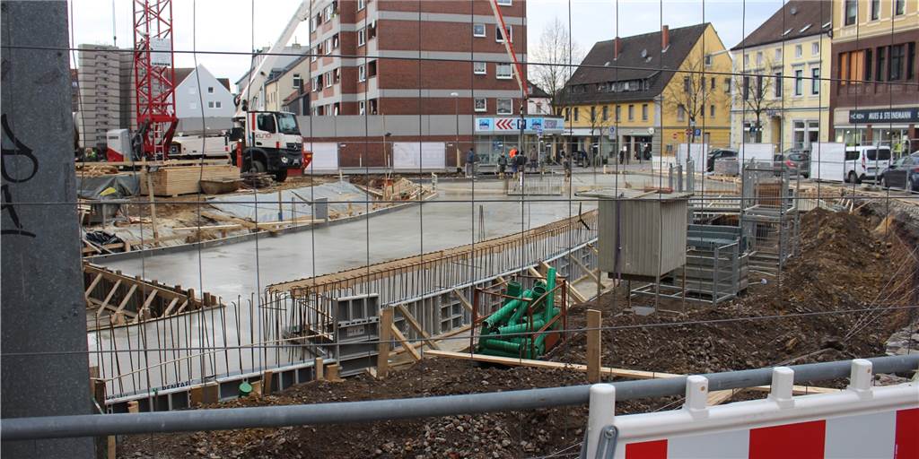 Baustelle an Lütgendortmunder Einkaufsstraße: Neun Parkplätze sind wieder frei Während der Abrissarbeiten fielen an der Limbecker Straße neun Parkplätze weg. Die stehen jetzt wieder zur Verfügung. Zur Freude der Einzelhändler.