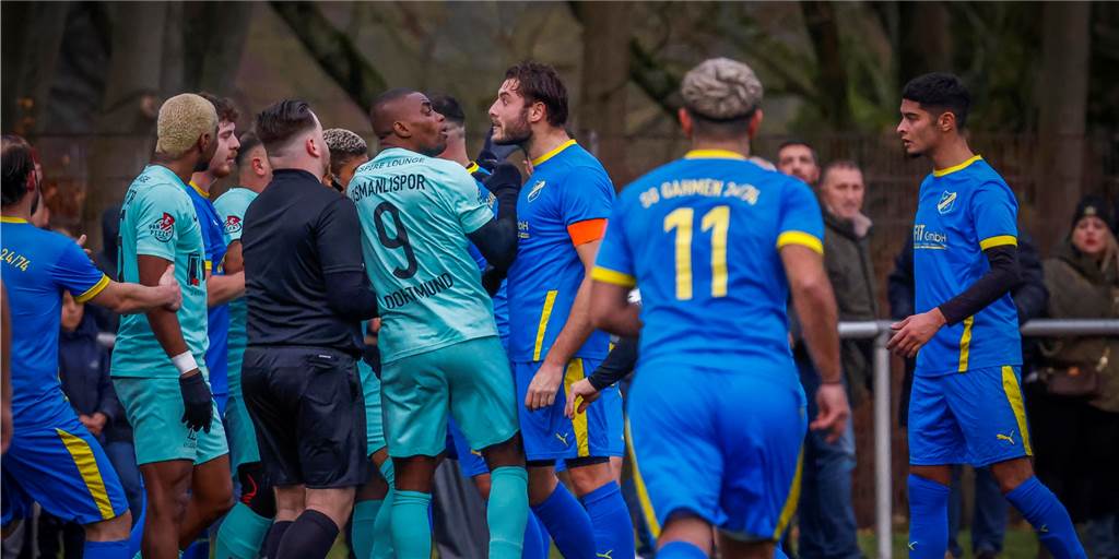 Videobeweis vor Gericht: Zwei Spieler erhalten nach hitzigem Duell lange Sperren Videobeweis vor Gericht: Zwei Spieler erhalten nach hitzigem Duell lange Sperren