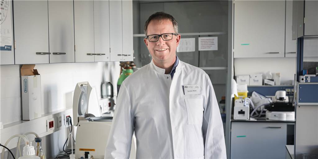 Plötzlich berühmt – Ganz Deutschland schaut auf einen Dortmunder Professor Professor Dr. Carsten Watzl leitet den Fachbereich Immunologie am Dortmunder Leibniz-Institut für Arbeitsforschung und ist Generalsekretär der Deutschen Gesellschaft für Immunologie.