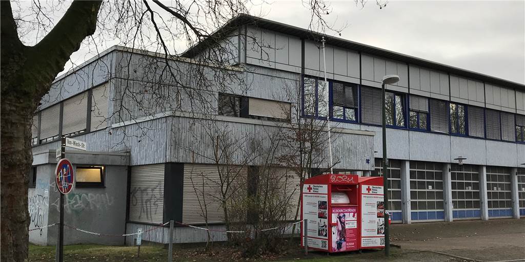 Lebensgefährlich Verletzter in Lünen gefunden - Polizei nimmt Person fest Vor der alten Feuerwache an der Von-Wieck-Straße hat ein Passant am 2. Weihnachtsfeiertag einen Mann mit lebensgefährlichen Stichverletzungen auf der Straße liegend gefunden.