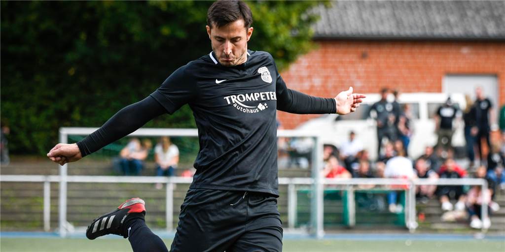 BV Brambauer und die schwierige Personalplanung: Wer geht im Worst Case runter in die Kreisliga A? Dennis Köse ist Spieler und Sportlicher Leiter beim BV Brambauer. Wegen der schwierigen Tabellensituation steckt er in einer prekären Situation, was die Kaderplanung für die anstehende Saison angeht.