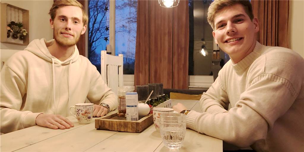 Gesundes Fastfood: Junge Stadtlohner eröffnen ein Restaurant in Ahaus Milan Tendahl (l.) und Jan Hintemann am Küchentisch: Hier haben die beiden Restaurantgründer schon viele Bowl-Kreationen getestet.
