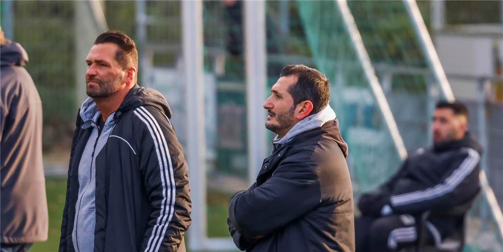 Bezirksliga-Tabellenführer hat schon mit 16 Spielern und dem Trainerteam verlängert Bezirksliga-Tabellenführer hat schon mit 16 Spielern und dem Trainerteam verlängert