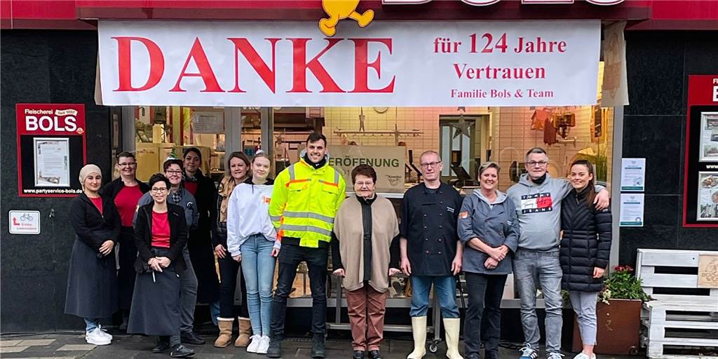 Letzter Tag der Fleischerei Bols: „Für meine Mutter ist es am härtesten“ Die Fleischerei Bols in Castrop-Rauxel bedankt sich mit einem Plakat bei ihren Kunden.