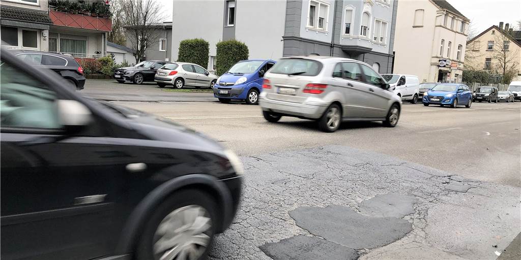 Umbau der B235 in Dortmund: „Um Anlieger-Beiträge kommen wir nicht herum“ Der Straßenabschnitt ist ein Flickenteppich, Anfang 2022 sollen endlich Umbau und Sanierung beginnen.