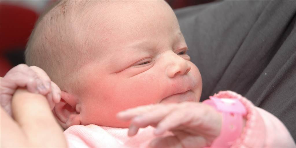 23.59 Uhr im Marienkrankenhaus: Isabelle ist Schwertes Neujahrsbaby 2022