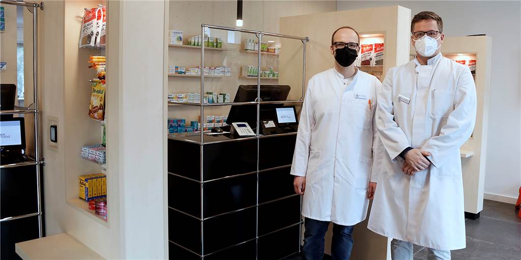 Neue Technik, neue Gestaltung: Die Römer-Apotheke Haltern ist umgezogen Dr. Hannes Müller (l.) und Dr. Philipp Schulte-Mecklenbeck haben die neue Römer-Apotheke an der Weseler Straße eröffnet.