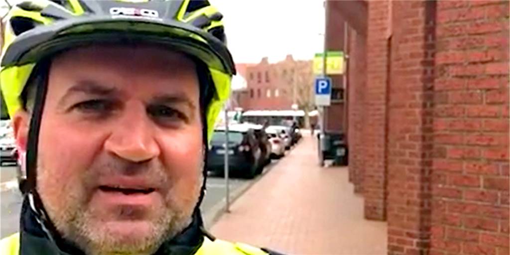 Wettbewerb: 15 Architekten sollen Königstraße sicherer machen Jan Tonke, Verkehrssicherheitsberater der Polizei in Ahaus, warnt vor Gefahren auf der Königstraße. Ein Architekturwettbewerb soll die Straße nun sicherer und attraktiver machen – auf lange Sicht.