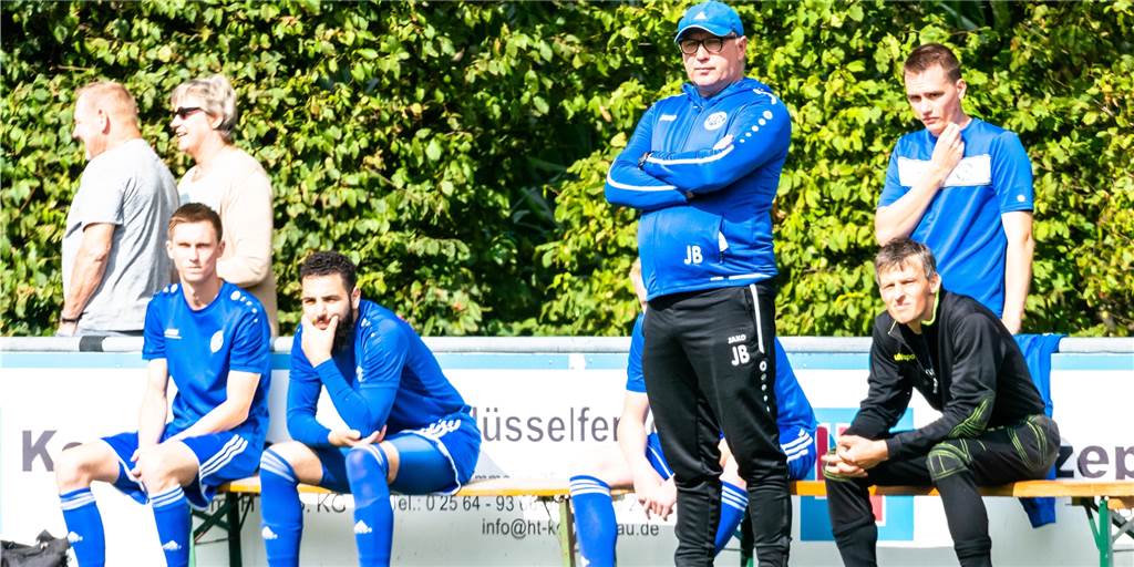 Kreisligist muss schon im Januar spielen: Verärgerter Trainer fordert Umdenken Ärgert sich über den Terminplan seiner Sportfreunde Ammeloe: Trainer Jürgen Banken.
