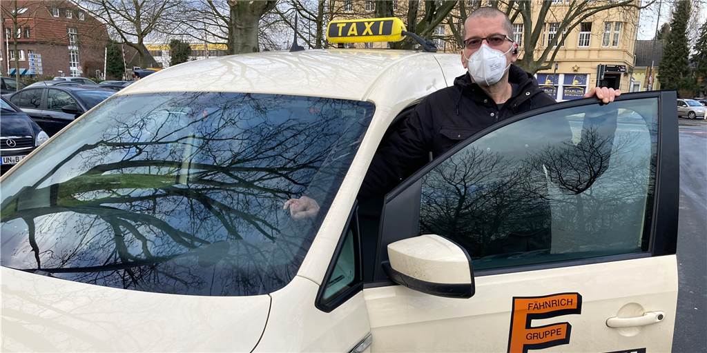 Lünens Taxifahrer: „Wir sind alle mindestens zwei Mal geimpft“ Yücel Cavus ist für „Taxi Fähnrich“ in Lünen unterwegs und durchgeimpft.