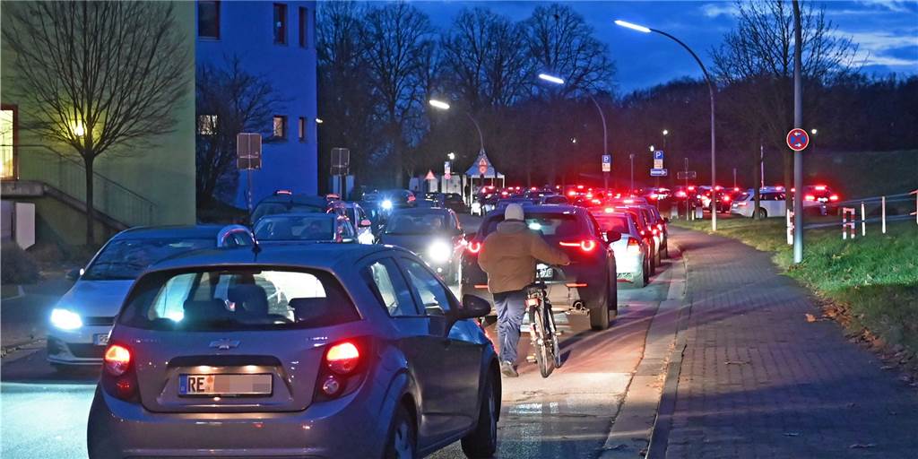 Am Drive-In-Testzentrum am Atlantis kam es am Sonntag wegen eines technischen Problems zu langen Wartezeiten.