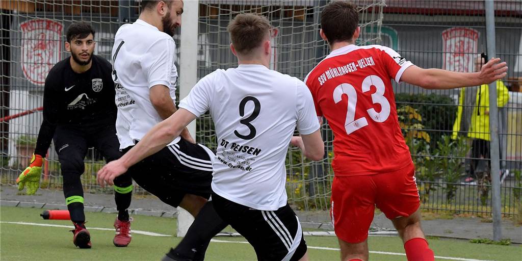 SSV Mühlhausen erleichtert: Der Knipser vom Dienst gibt die Zusage Der SSV Mühlhausen - hier eine Szene mit Jona Deifuß (rechts) aus dem Spiel beim Lüner SV II - kann auch in der neuen Spielzeit einen torgefährlichen Knipser aufbieten.