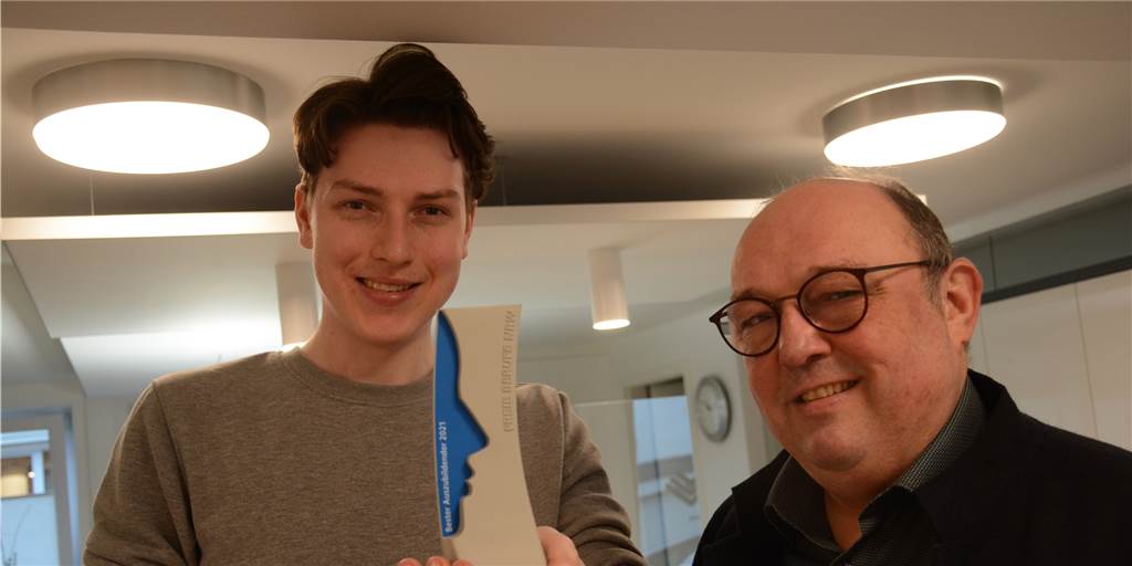 Vredener ist der beste von 671 Auszubildenden – jetzt zieht er weiter Matteo Frenke (l.) und sein ehemaliger Chef Rolf Dirksen