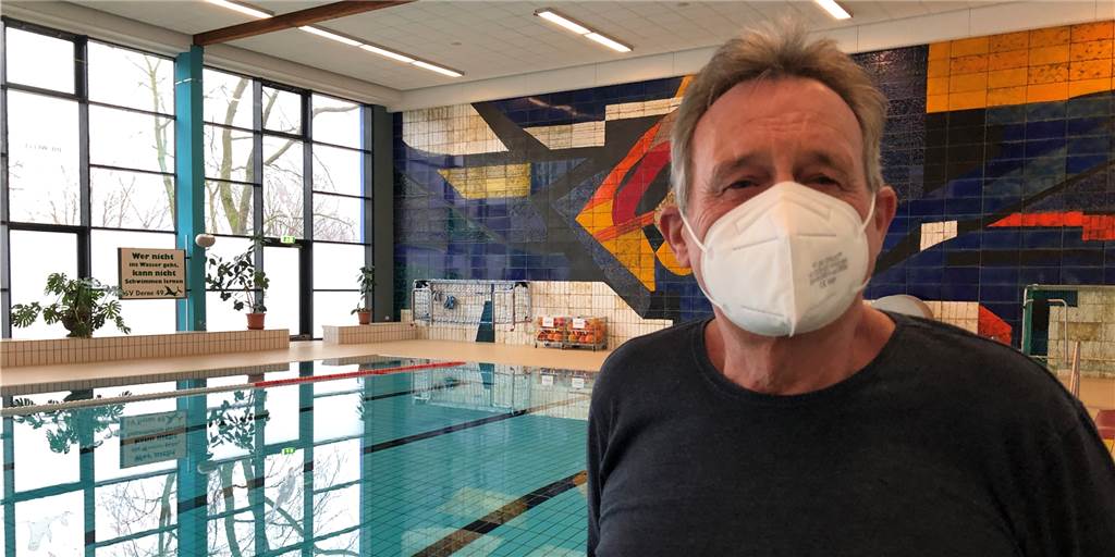 So gehen Stammschwimmer in den Hallenbädern mit 2G-Plus um Manfred Gärtner gehört zu einer Gruppe von Frühschwimmern, die sich regelmäßig im Scharnhorster Hallenbad "Die Welle" treffen.