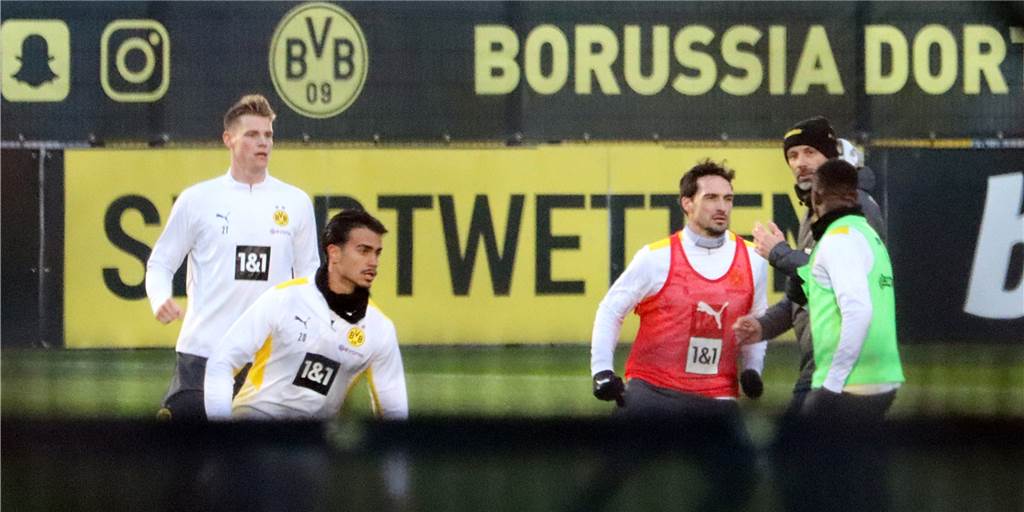 BVB beklagt weiteren Ausfall und hofft gegen Frankfurt auf Rückkehrer Nicht nur BVB-Stürmer Youssoufa Moukoko (r.) dürfte gegen Frankfurt zurückkehren.