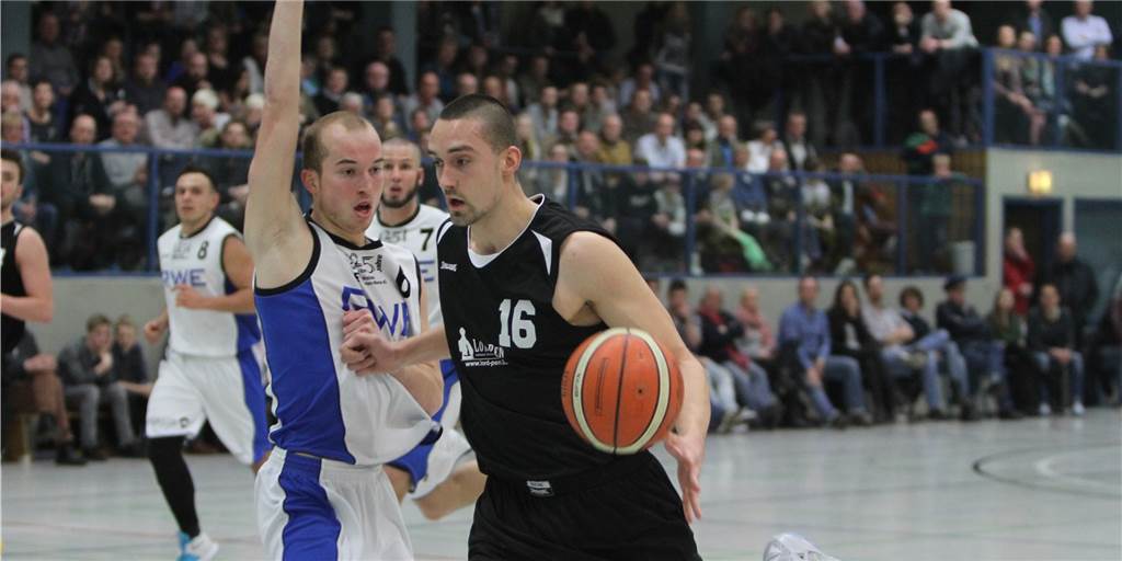 LippeBaskets-Aufstiegsheld Cajus Cramer erinnert sich an legendäres „Spiel des Jahrzehnts“ Vor 600 Zuschauern stiegen die LippeBaskets 2016 gegen Barop in die 2. Regionalliga auf - auch Cajus Cramer war dabei.