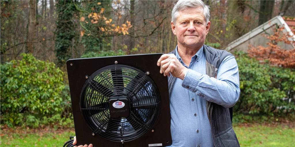 Trauer um Dr. Alfred Mennekes (72) Dr. Alfred Mennekes mit seinem Lüfter, der mittlerweile in vielen Klassenräumen eingebaut wurde. Nicht nur in Legden und Asbeck.