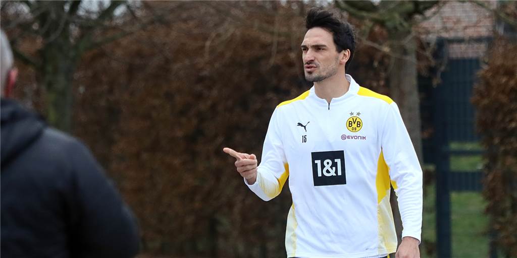 Löchrige BVB-Defensive: Abwehrchef Mats Hummels steht in der Pflicht Löchrige BVB-Defensive: Abwehrchef Mats Hummels steht in der Pflicht