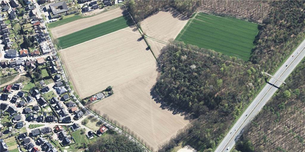 Neues Baugebiet in Haltern: Bauwillige werden über Newsletter informiert Zwischen Seniorenheim Kahrstege (Foto, oben) und Autobahn 43 - im Übergang zum Stadtforst Sundern - entsteht das neue Baugebiet Nesberg.