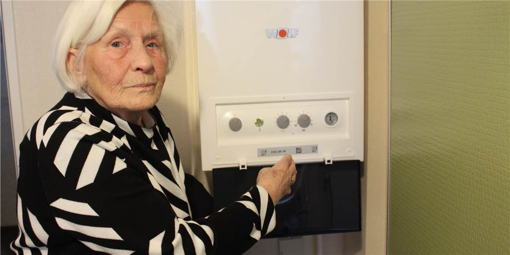 Streit um Heizung: Alle zwei Stunden wird es Ursula Lappe (89) zu kalt Ursula Lappe (89) ist nicht zufrieden mit ihrer neuen Gastherme. Der Gasverbrauch habe sich stark erhöht, sagt sie.