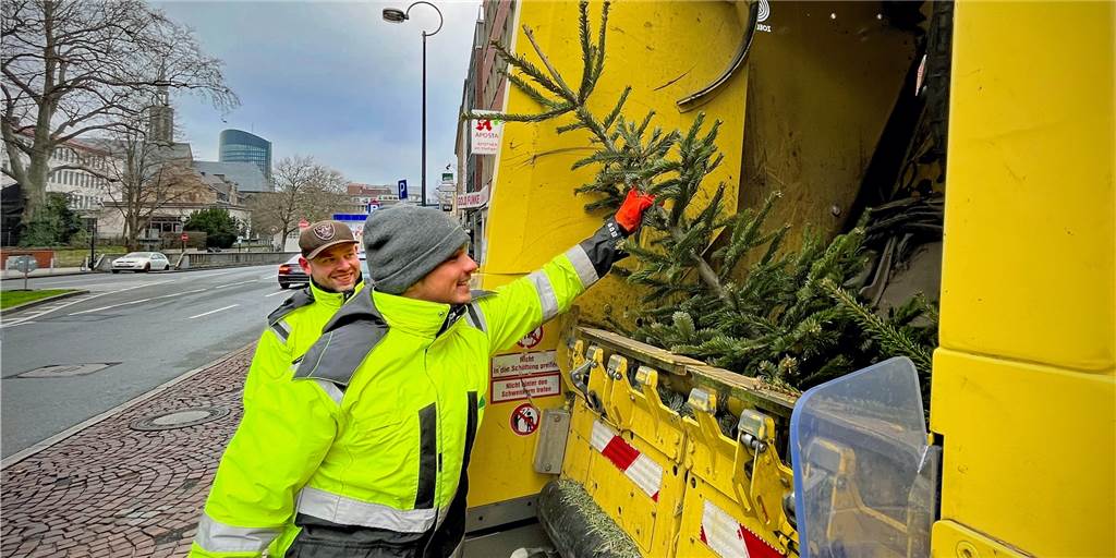 Christian (38) und Fleming (31) machen Dortmunds City Weihnachtsbaum-frei Christian (38) und Fleming (31) machen Dortmunds City Weihnachtsbaum-frei