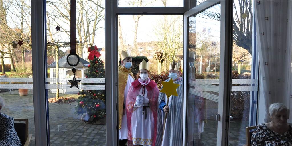 Sternsinger ziehen durch Olfen Die Sternsinger zogen durch Olfen.