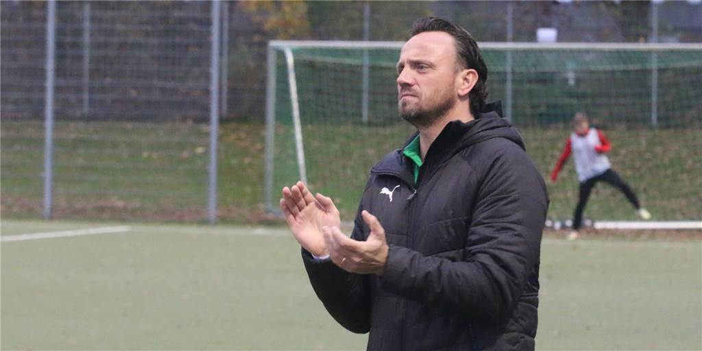 SuS Olfen glaubt „felsenfest“ an den Klassenerhalt: „Aufstiegskampf kann jeder“ Trainer Patrick Linnemann ist zuversichtlich, dass der SuS Olfen auch in der kommenden Saison in der Bezirksliga spielt.