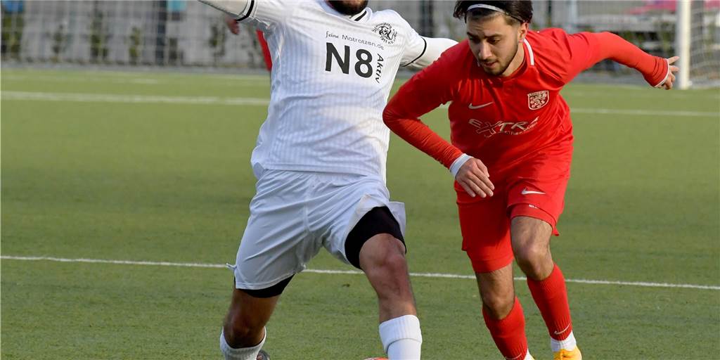 Ex-Spieler vermiest dem Lüner SV den Auftakt – Verletztenmisere reißt nicht ab Can Demircan (r.) und der Lüner SV hatten gegen die Spvg. Hagen mit 1:2 das Nachsehen.