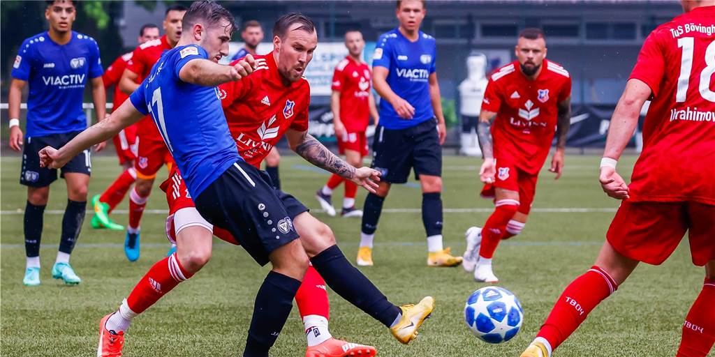 Ex-Halterner über TuS-Abgang: „Generell ist es doof, im Winter abzuhauen“ Nils van den Woldenberg (v.), hier im Duell mit Weltmeister Kevin Großkreutz im Trikot des TuS Bövinghausen, erklärt, warum er den TuS Haltern nach sechs Monaten wieder verlässt.