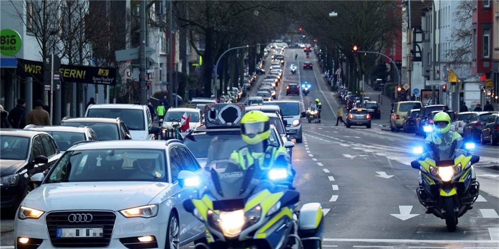Zwei Querdenken-Versammlungen für Montag in Dortmund angemeldet Am Sonntag fuhr die Querdenken-Bewegung auch mit einem Autokorso durch Dortmund.